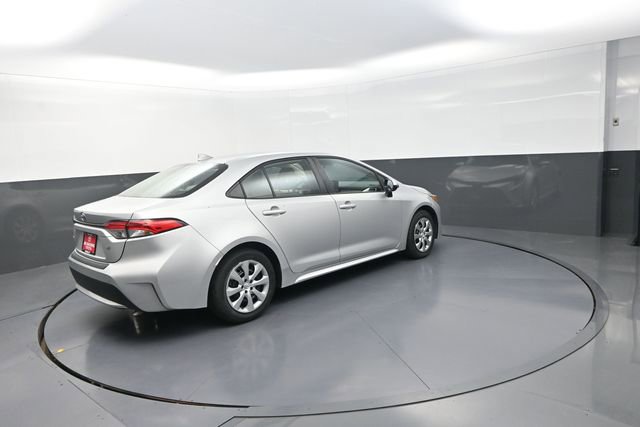 Used 2022 Toyota Corolla LE FWD image 6