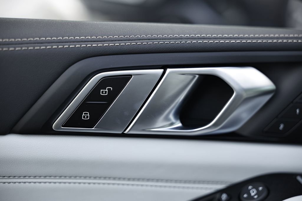 New 2026 BMW X5 xDrive40i w/ Premium Package image 16