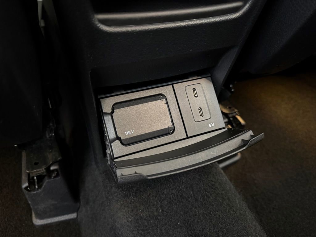 Used 2021 Mercedes-Benz GLB 250 4MATIC image 33