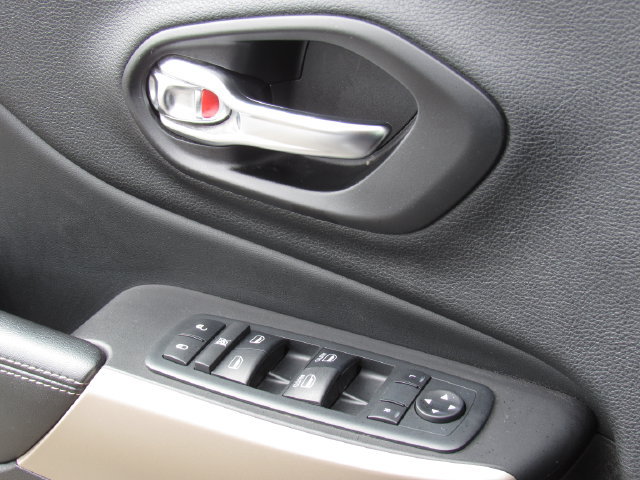 Used 2018 Jeep Cherokee Limited FWD image 34