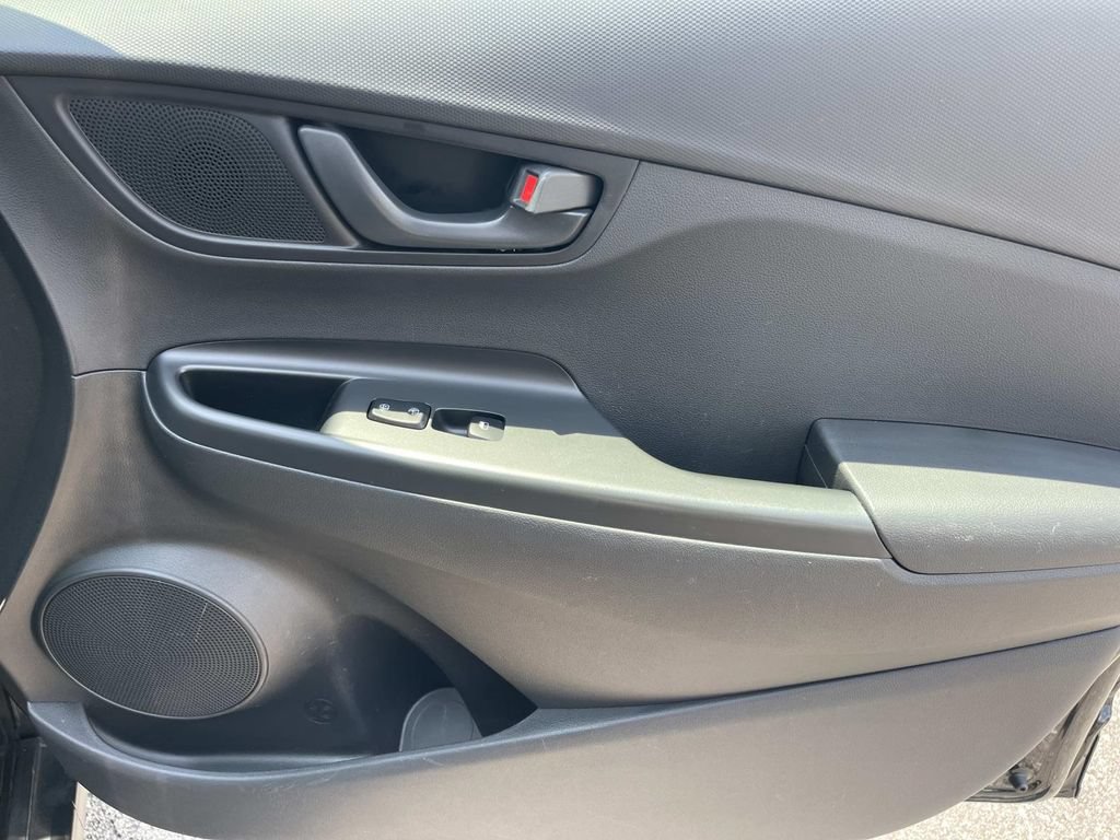 Used 2021 Hyundai Kona SE FWD image 22