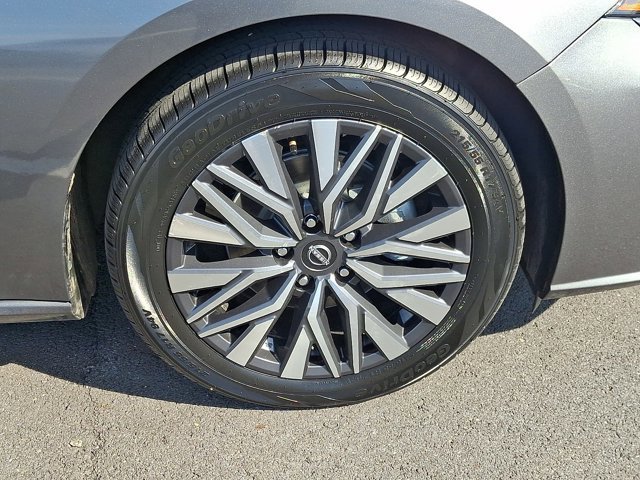 Used 2024 Nissan Altima 2.5 SV image 8