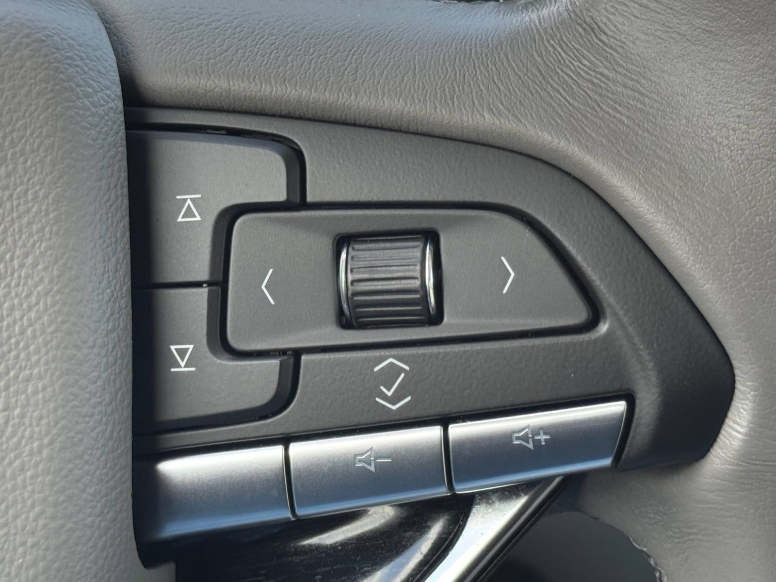 Used 2024 Cadillac XT6 Premium Luxury AWD/4WD image 27