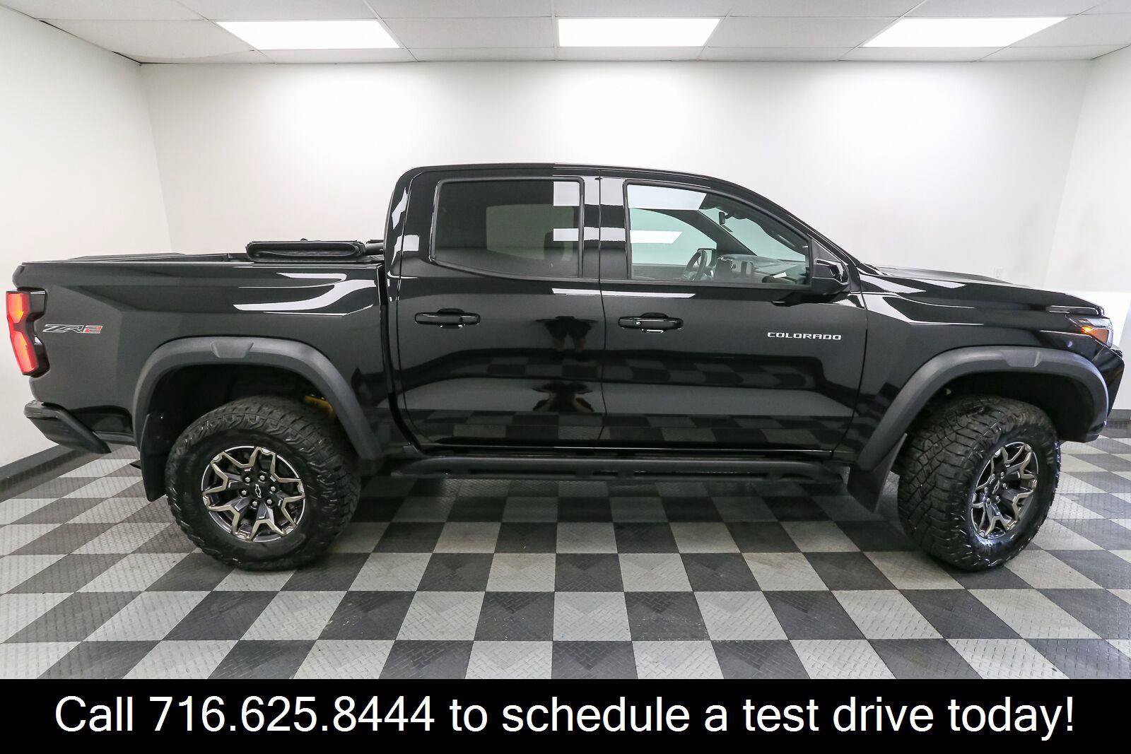 Used 2025 Chevrolet Colorado ZR2 w/ Technology Package AWD/4WD image 9