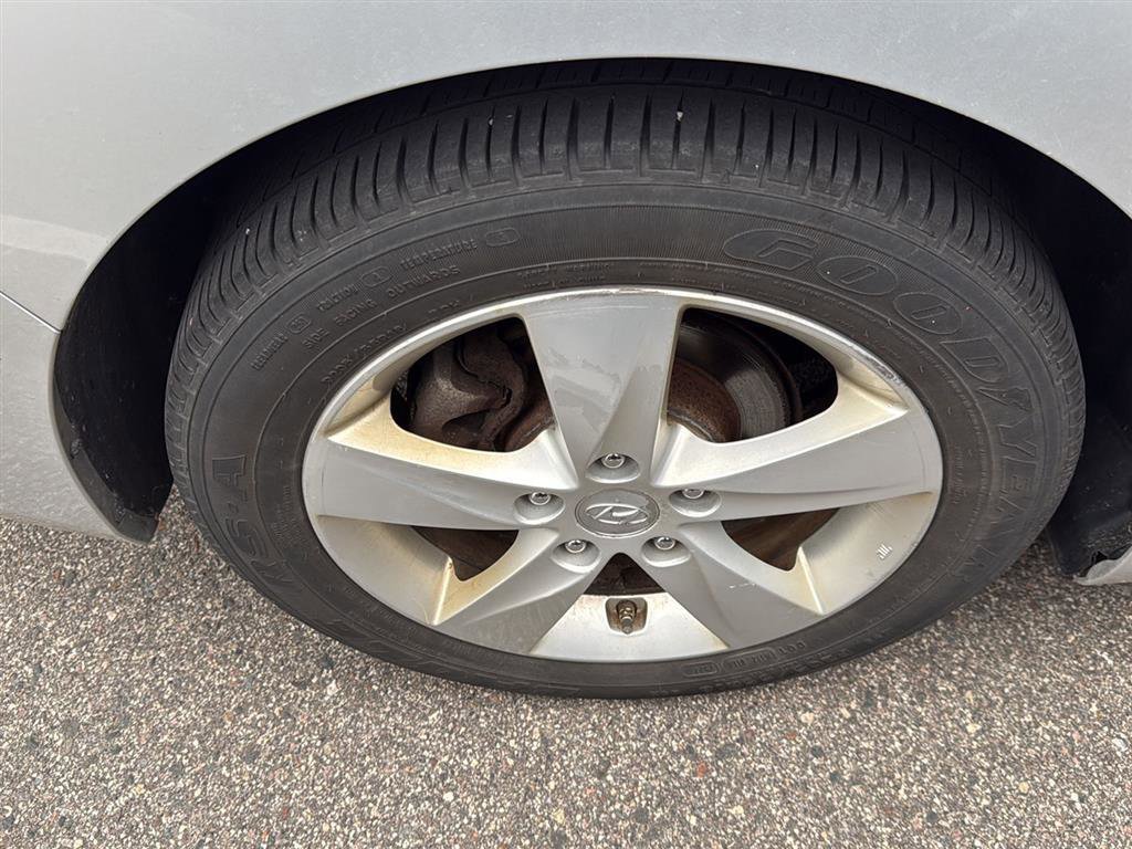 Used 2013 Hyundai Elantra GLS w/ Preferred Pkg FWD image 12