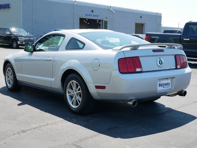 Used 2005 Ford Mustang Coupe RWD image 3