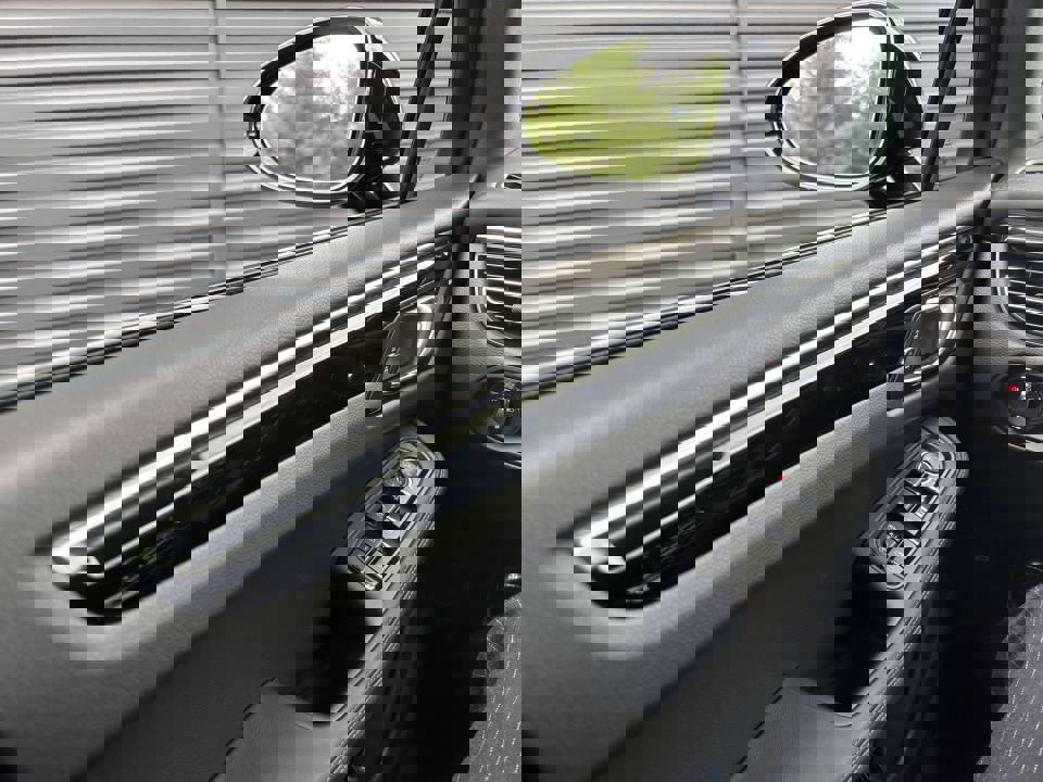 Certified 2026 Porsche Macan image 19