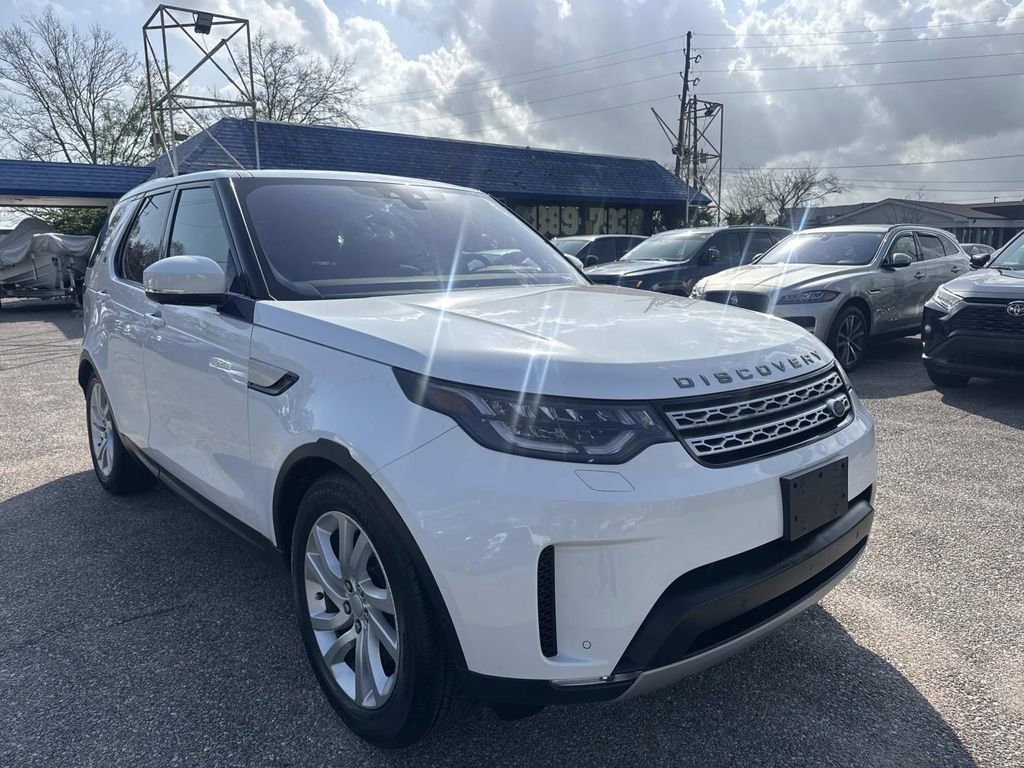 Used 2017 Land Rover Discovery HSE image 1