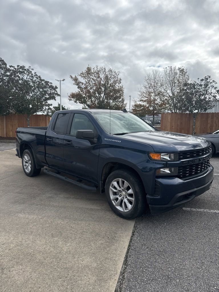 Used 2020 Chevrolet Silverado 1500 Custom w/ Custom Value Package image 3