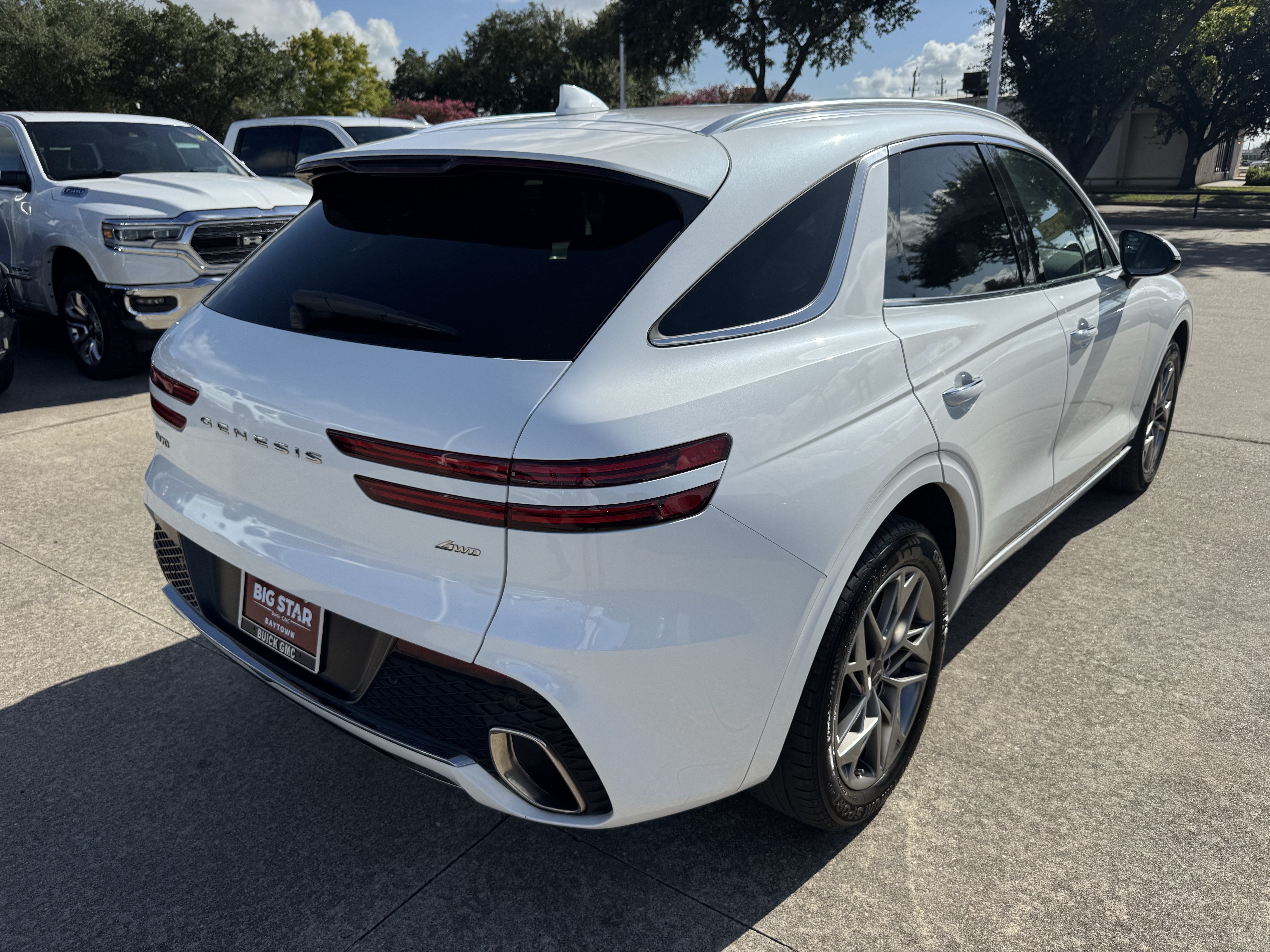 Used 2025 Genesis GV70 2.5T AWD/4WD image 6
