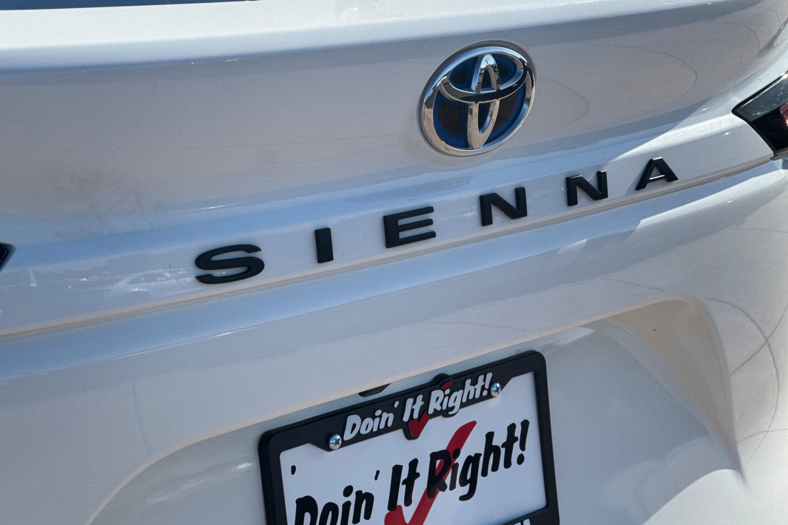 Certified 2024 Toyota Sienna LE AWD/4WD image 35