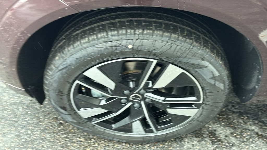 New 2026 Volvo XC60 B5 Plus AWD/4WD image 32