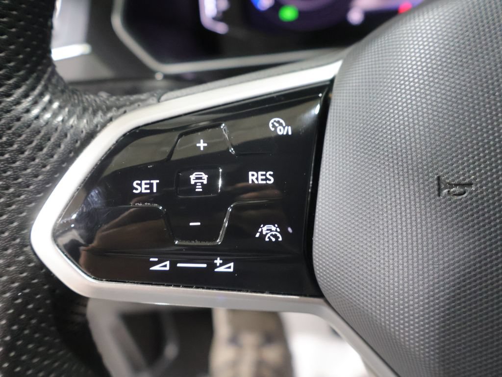 Used 2024 Volkswagen Tiguan SEL R-Line AWD/4WD image 33