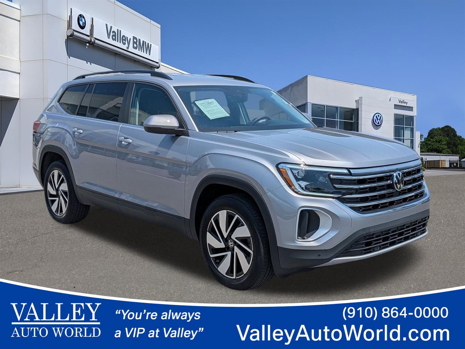 Used 2025 Volkswagen Atlas SE AWD/4WD image 1