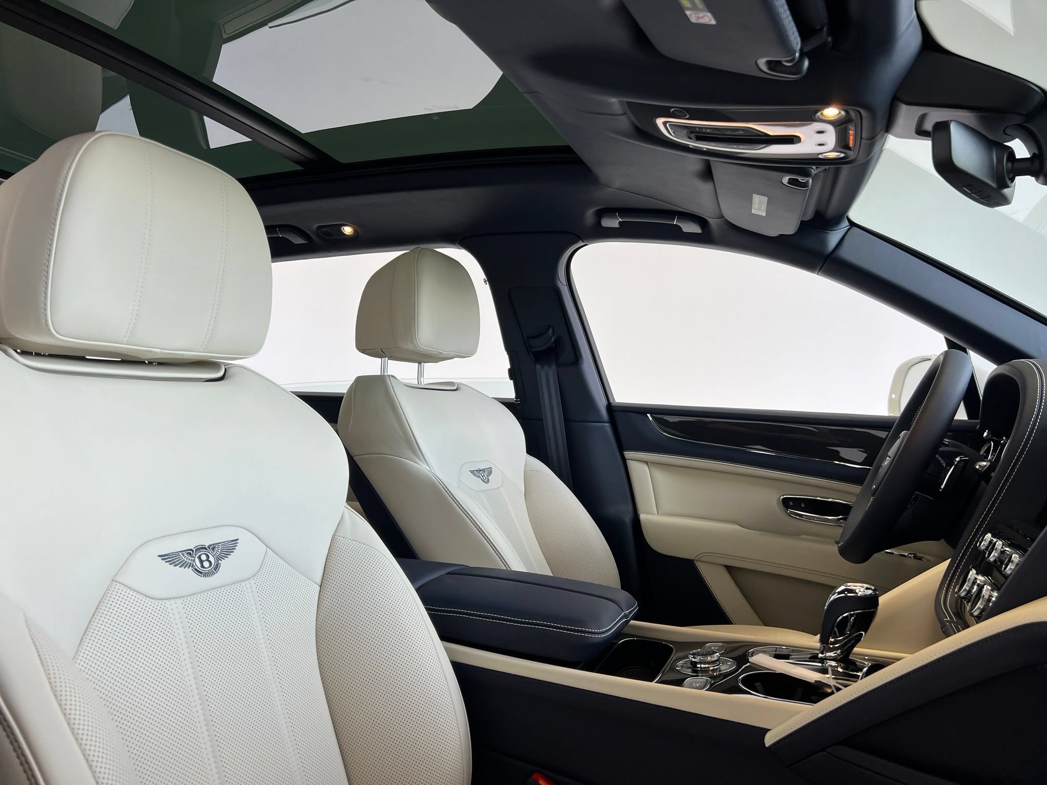New 2026 Bentley Bentayga Extended Wheelbase AWD/4WD image 25