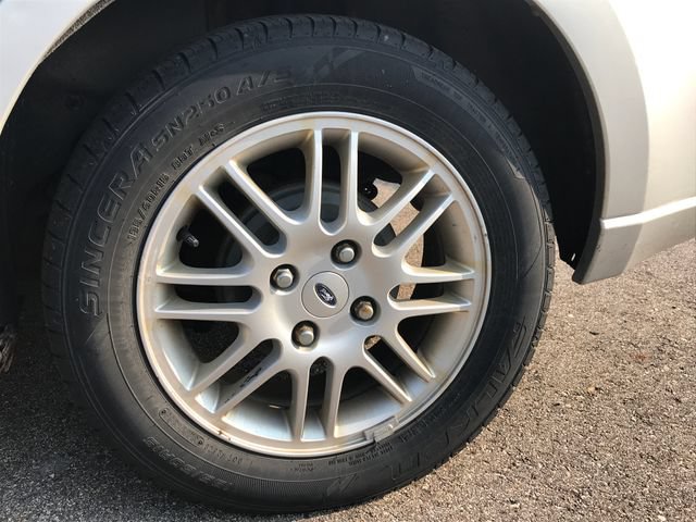 Used 2010 Ford Focus SE FWD image 10