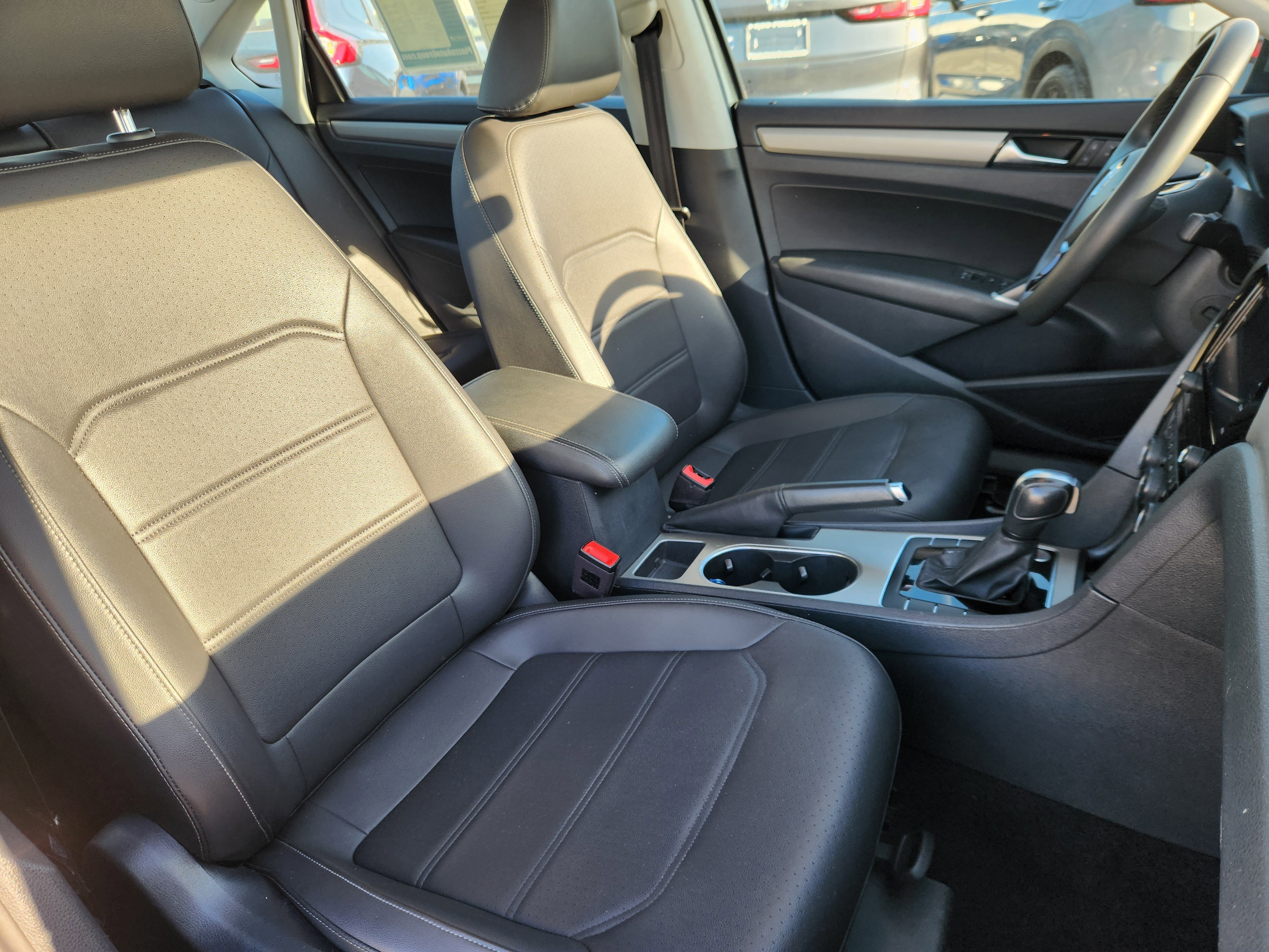 Used 2022 Volkswagen Passat 2.0T SE image 14