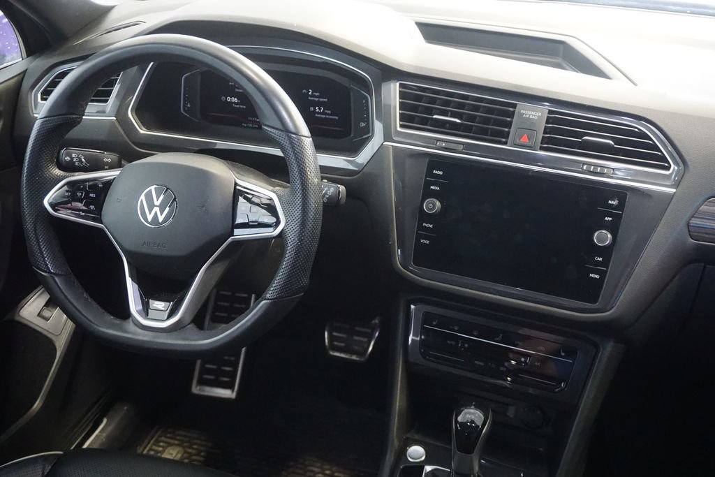 Used 2022 Volkswagen Tiguan SEL R-Line AWD/4WD image 29