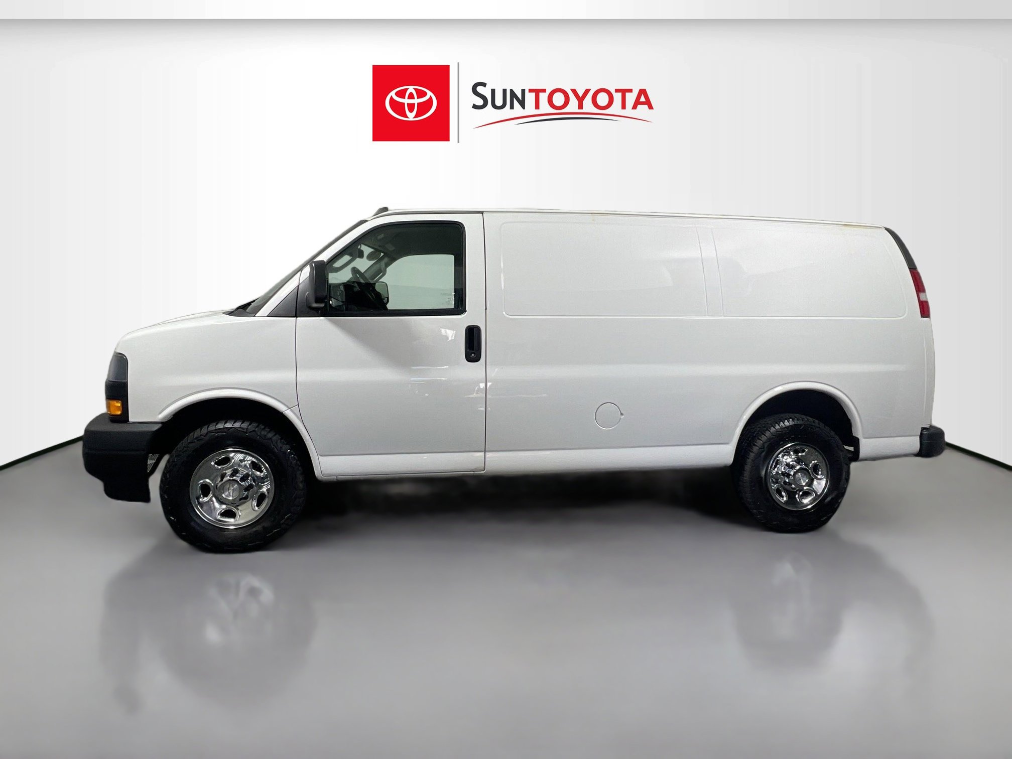 Used 2019 Chevrolet Express 2500 w/ Driver Convenience Package image 7