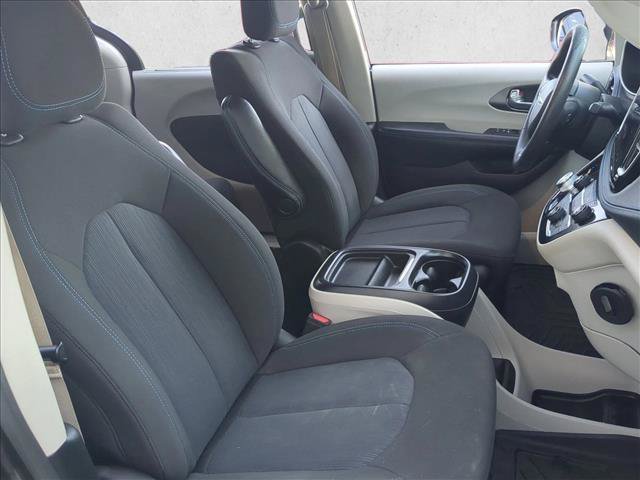 Used 2021 Chrysler Pacifica Touring FWD image 20