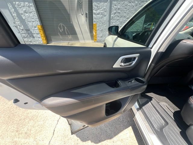 Used 2019 Nissan Pathfinder SL FWD image 27