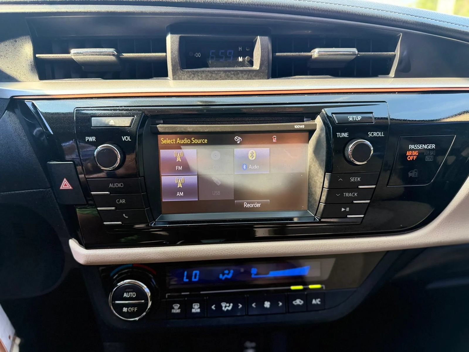 Used 2014 Toyota Corolla LE FWD image 19