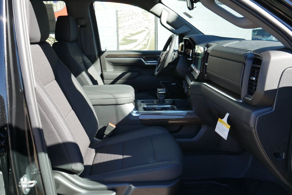 New 2026 Chevrolet Silverado 1500 RST w/ Dark Appearance Package AWD/4WD image 8