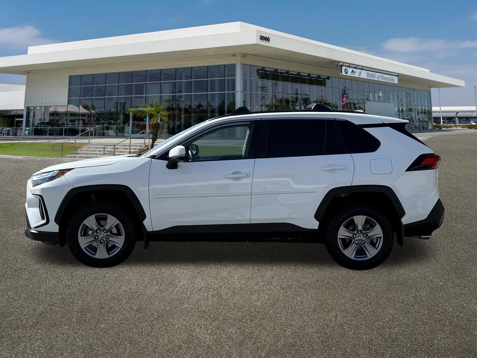 Used 2024 Toyota RAV4 XLE w/ Convenience Package FWD image 5