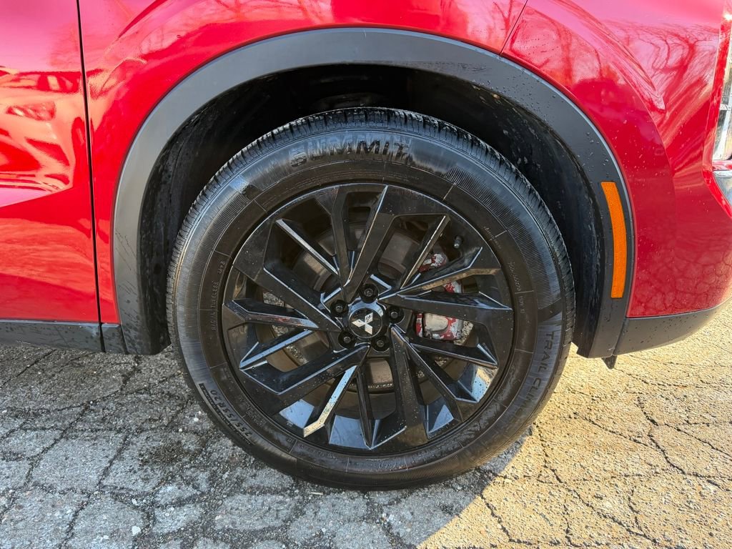 Used 2023 Mitsubishi Outlander SE Black Edition image 12