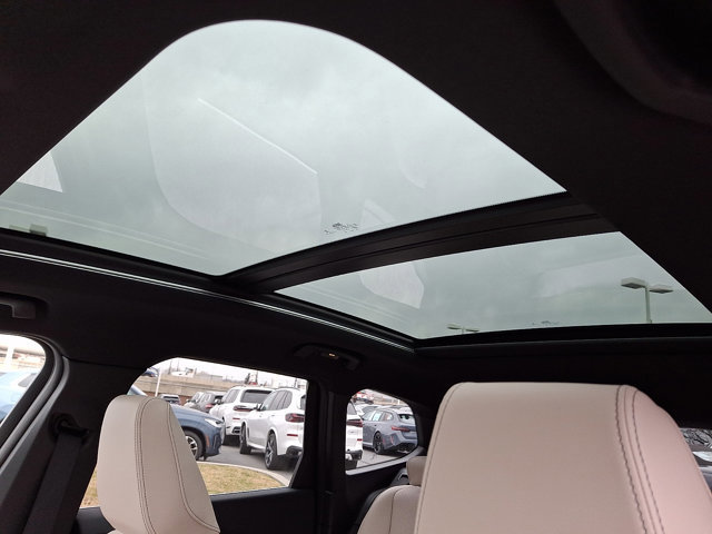 Certified 2025 BMW X1 xDrive28i w/ Premium Package image 15