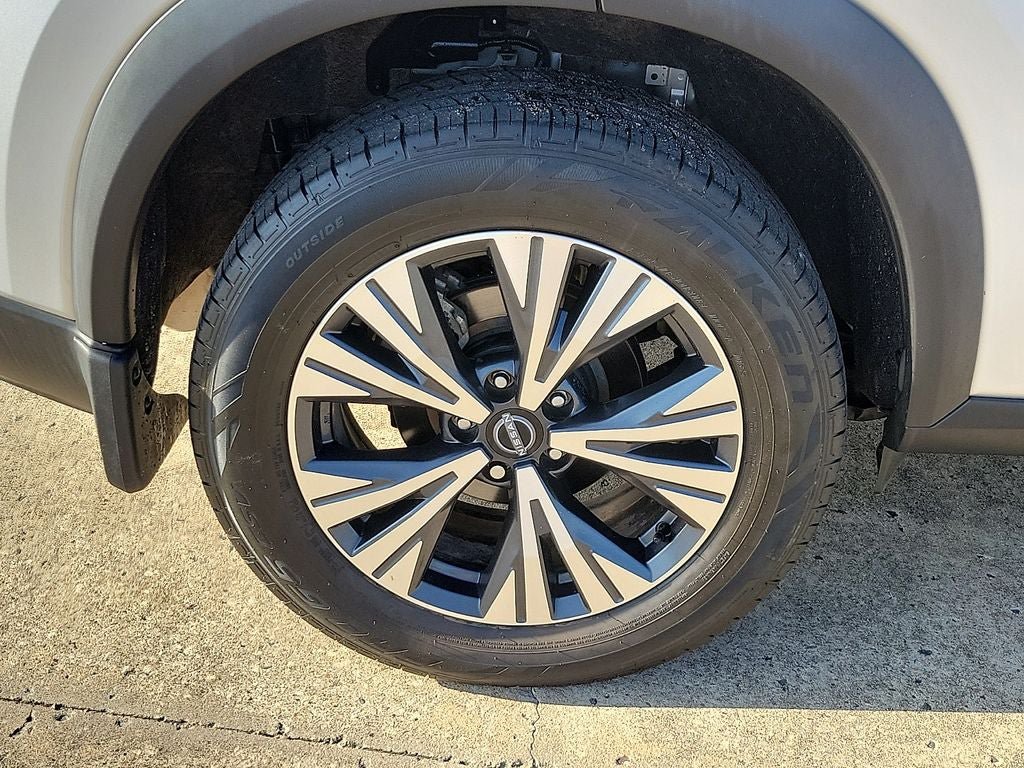 Used 2022 Nissan Rogue SV FWD image 7