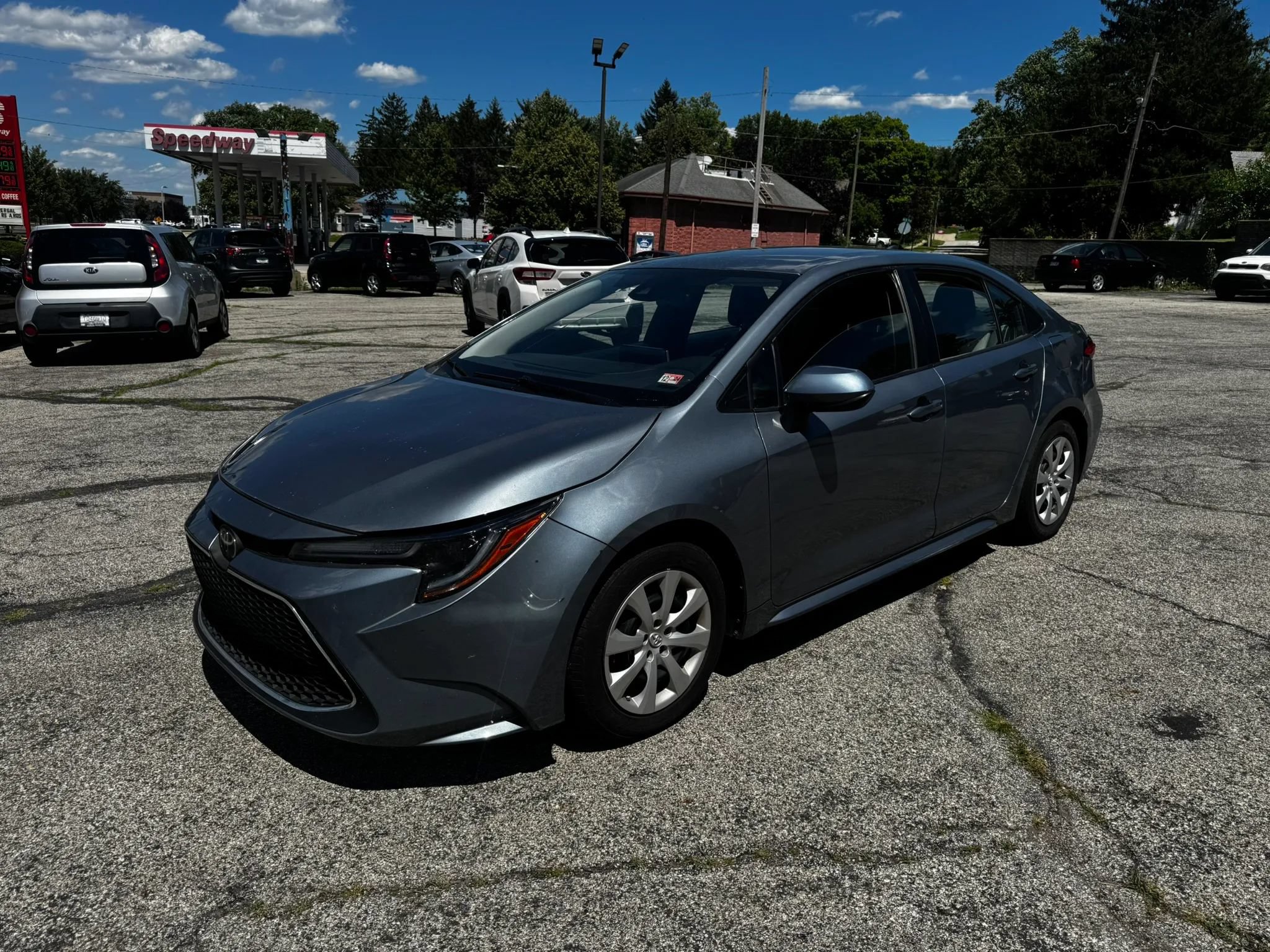 Used 2021 Toyota Corolla LE FWD image 1