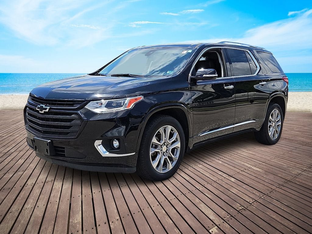 Certified 2019 Chevrolet Traverse Premier w/ LPO, Blackout Package FWD image 3