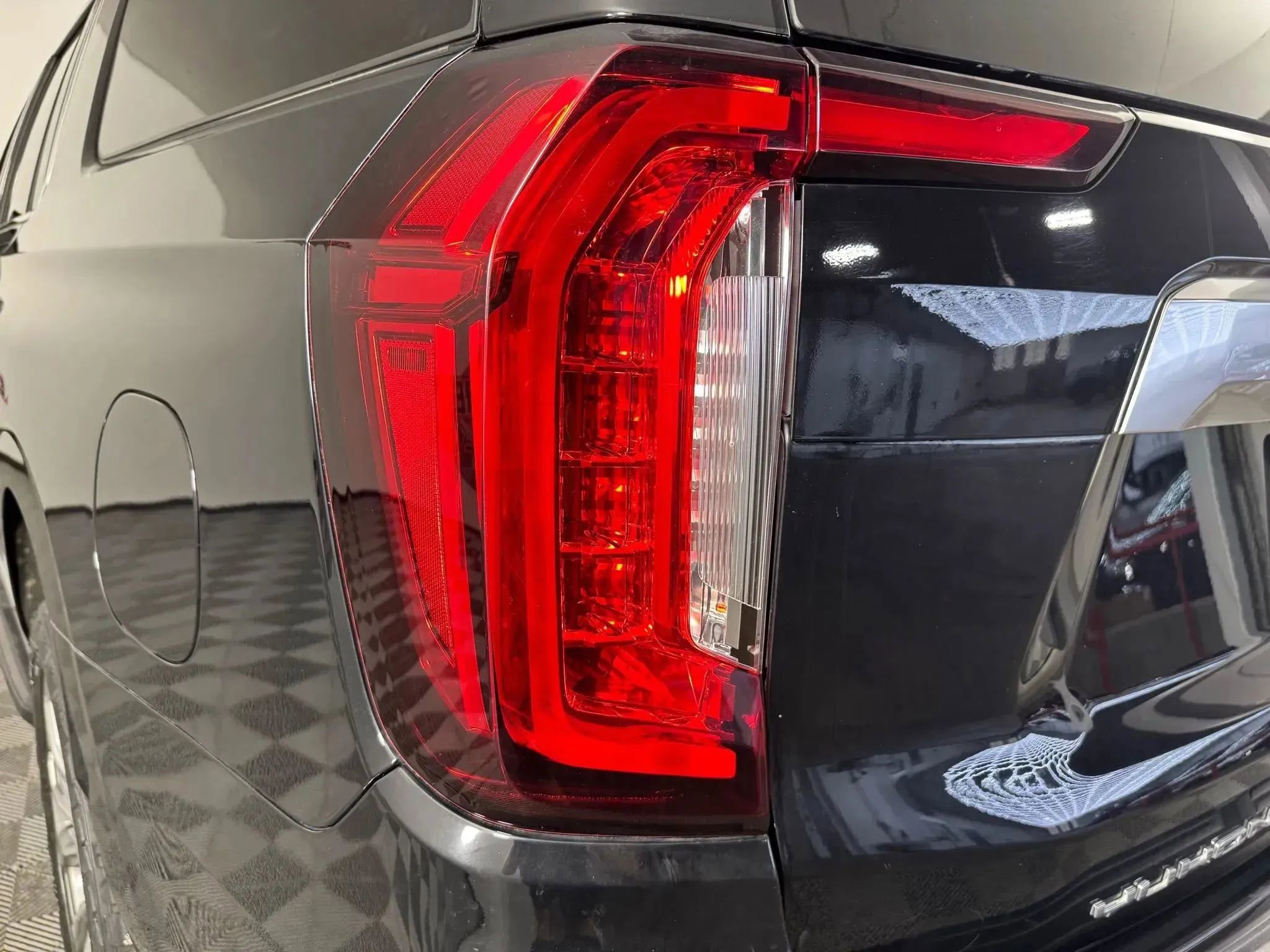 Used 2021 GMC Yukon XL Denali w/ Advanced Technology Package image 31