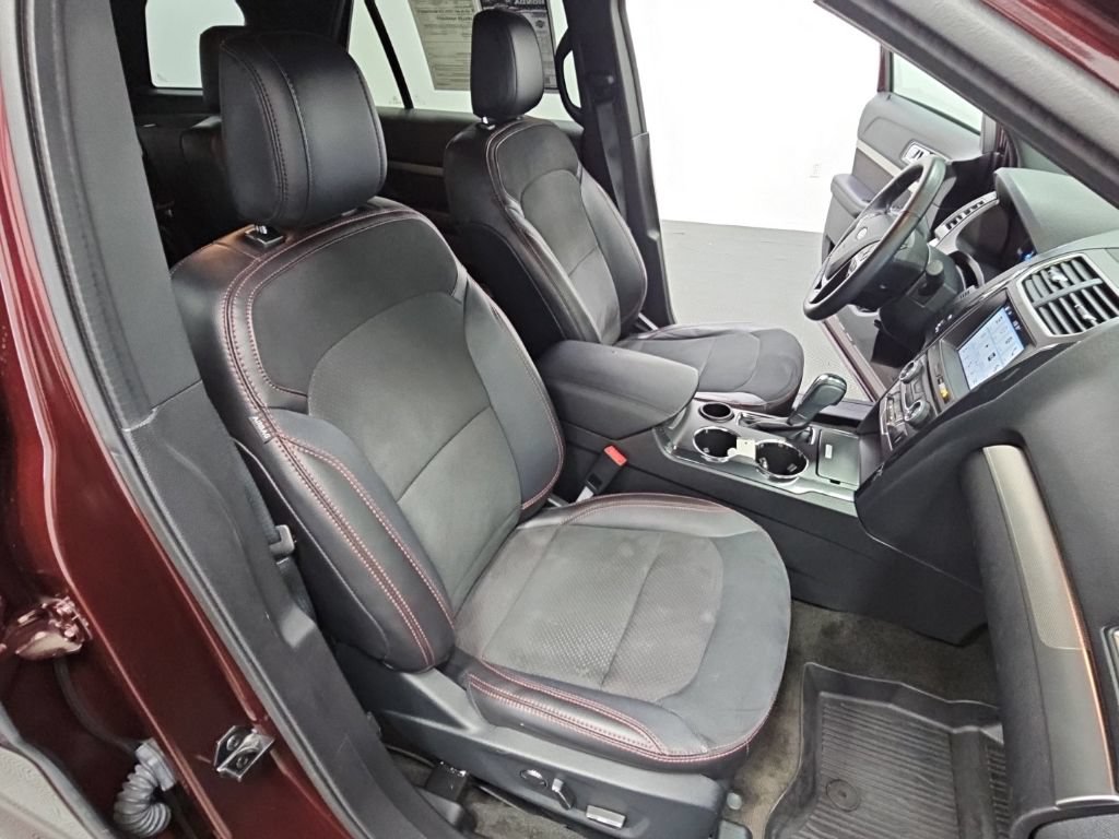 Used 2018 Ford Explorer XLT w/ Equipment Group 202A FWD image 43