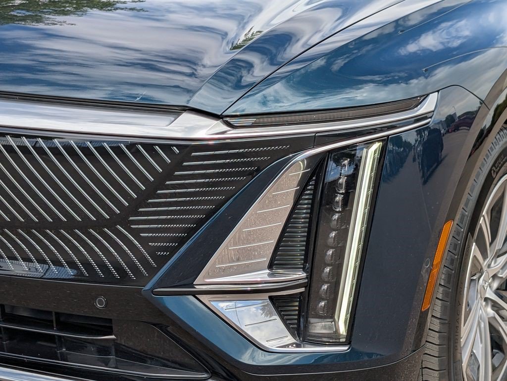 Certified 2024 Cadillac Lyriq Luxury AWD/4WD image 9