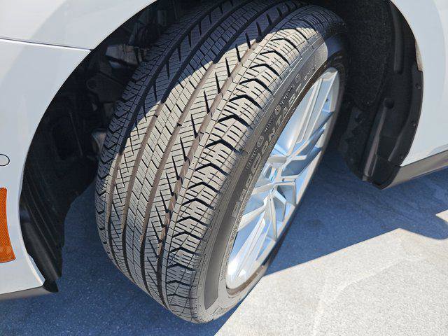 Used 2024 BMW 540i xDrive w/ Convenience Package image 33