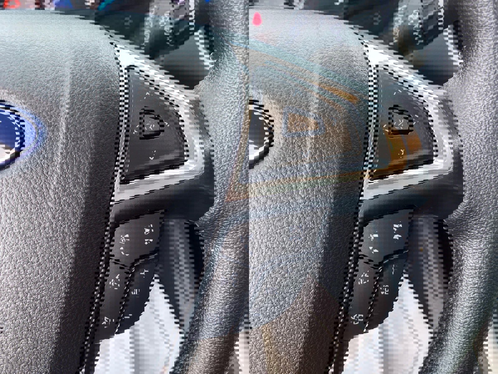 Used 2024 Ford Edge SEL w/ Convenience Package image 16