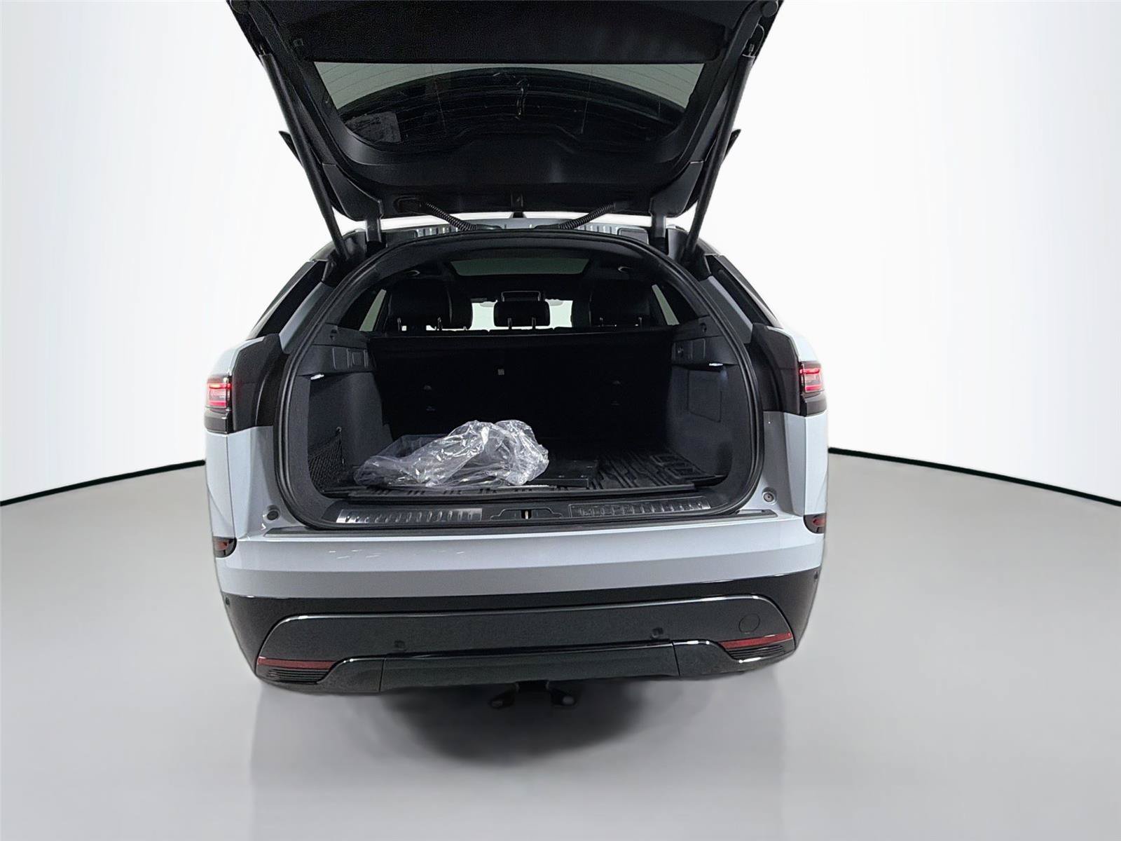 Certified 2026 Land Rover Range Rover Velar Dynamic SE AWD/4WD image 25
