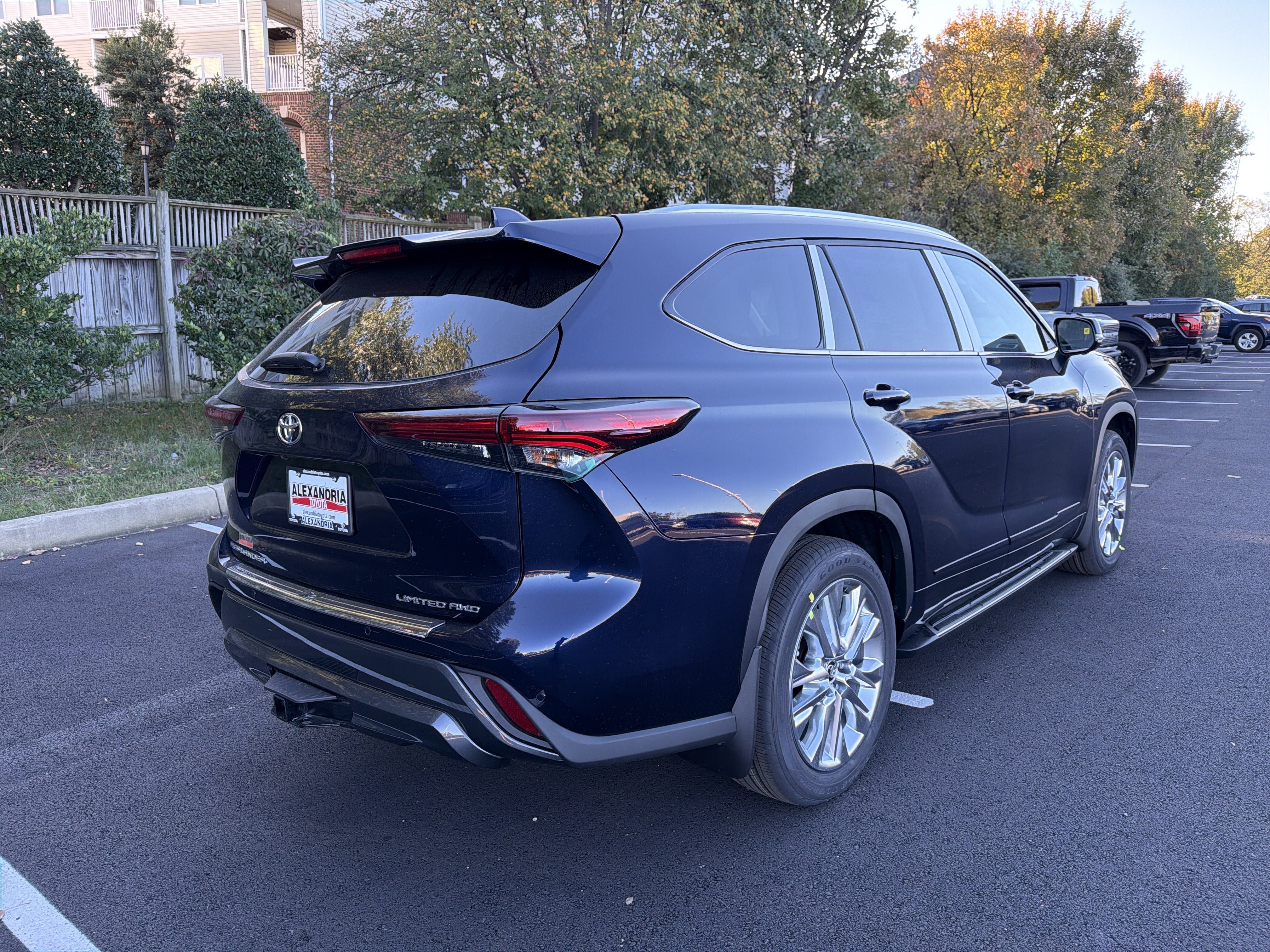 New 2026 Toyota Highlander AWD image 4