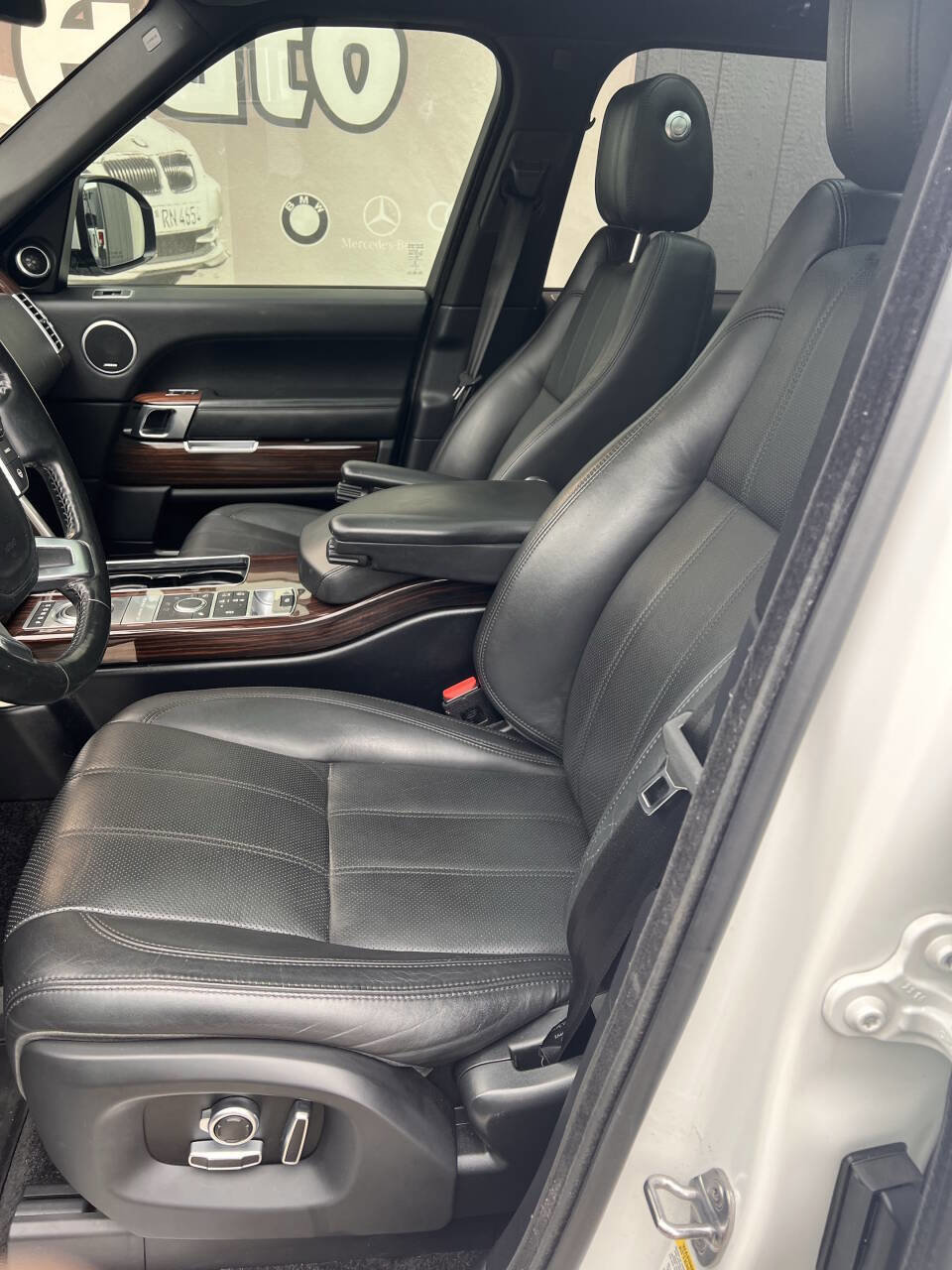 Used 2016 Land Rover Range Rover HSE image 18