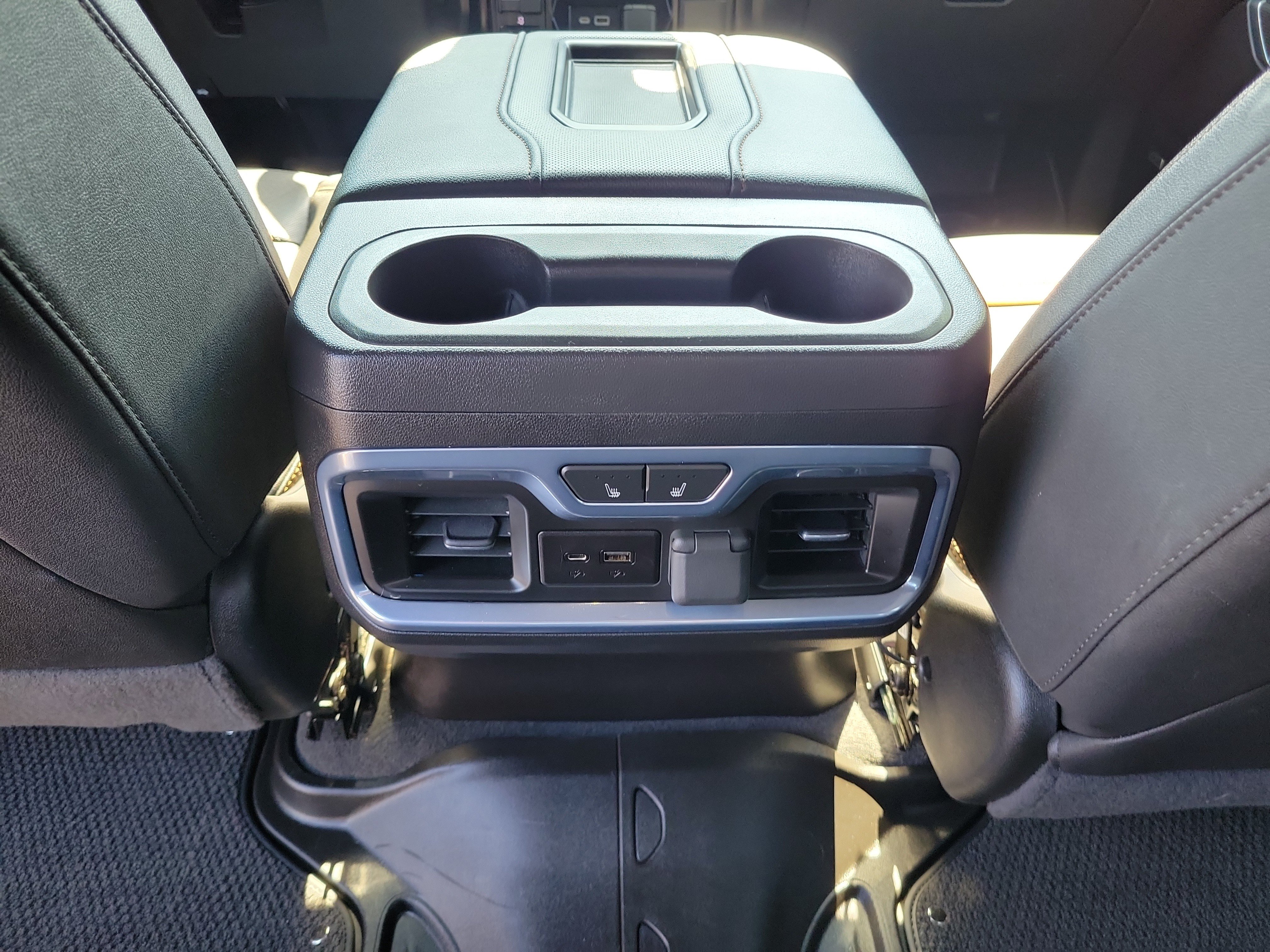 Used 2022 GMC Sierra 2500 AT4 w/ AT4 Premium Plus Package AWD/4WD image 10