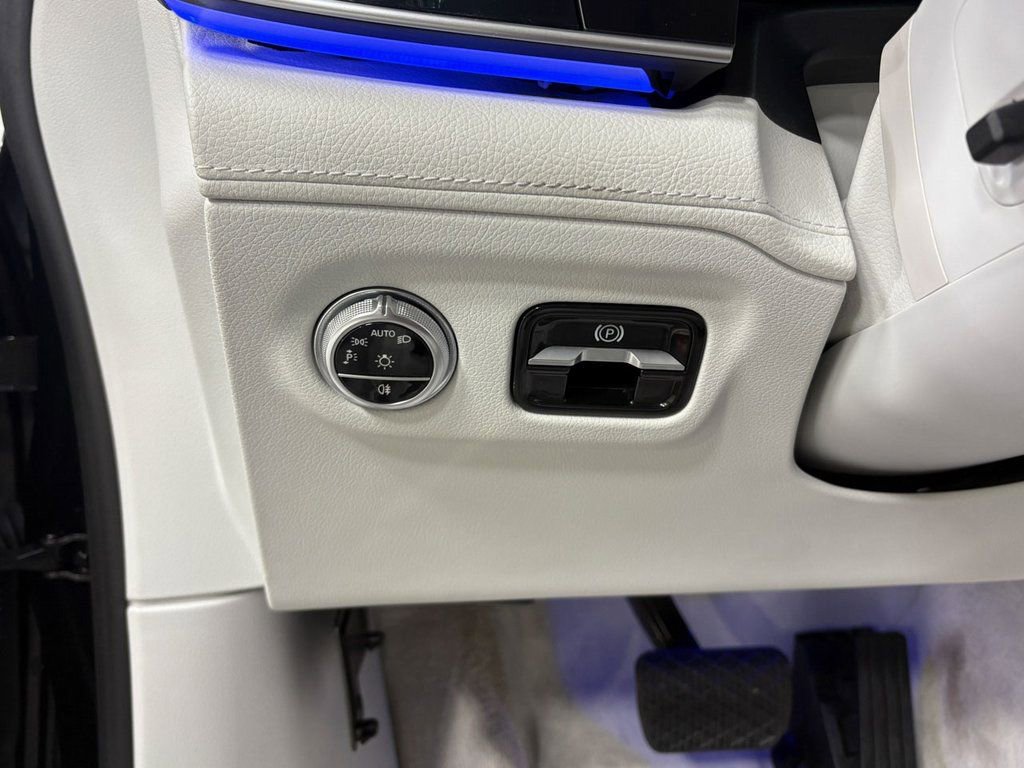 Used 2022 Mercedes-Benz EQS 580 4MATIC Sedan image 11