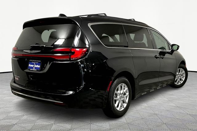 Used 2022 Chrysler Pacifica Touring-L image 12