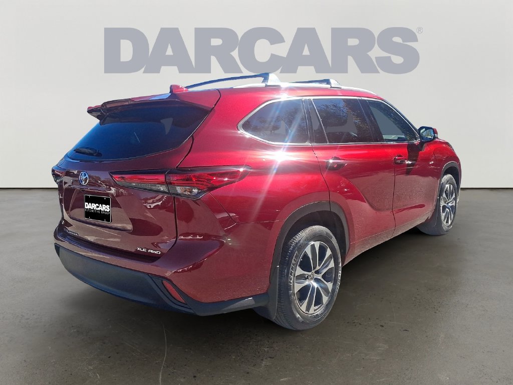 Used 2022 Toyota Highlander XLE AWD/4WD image 6