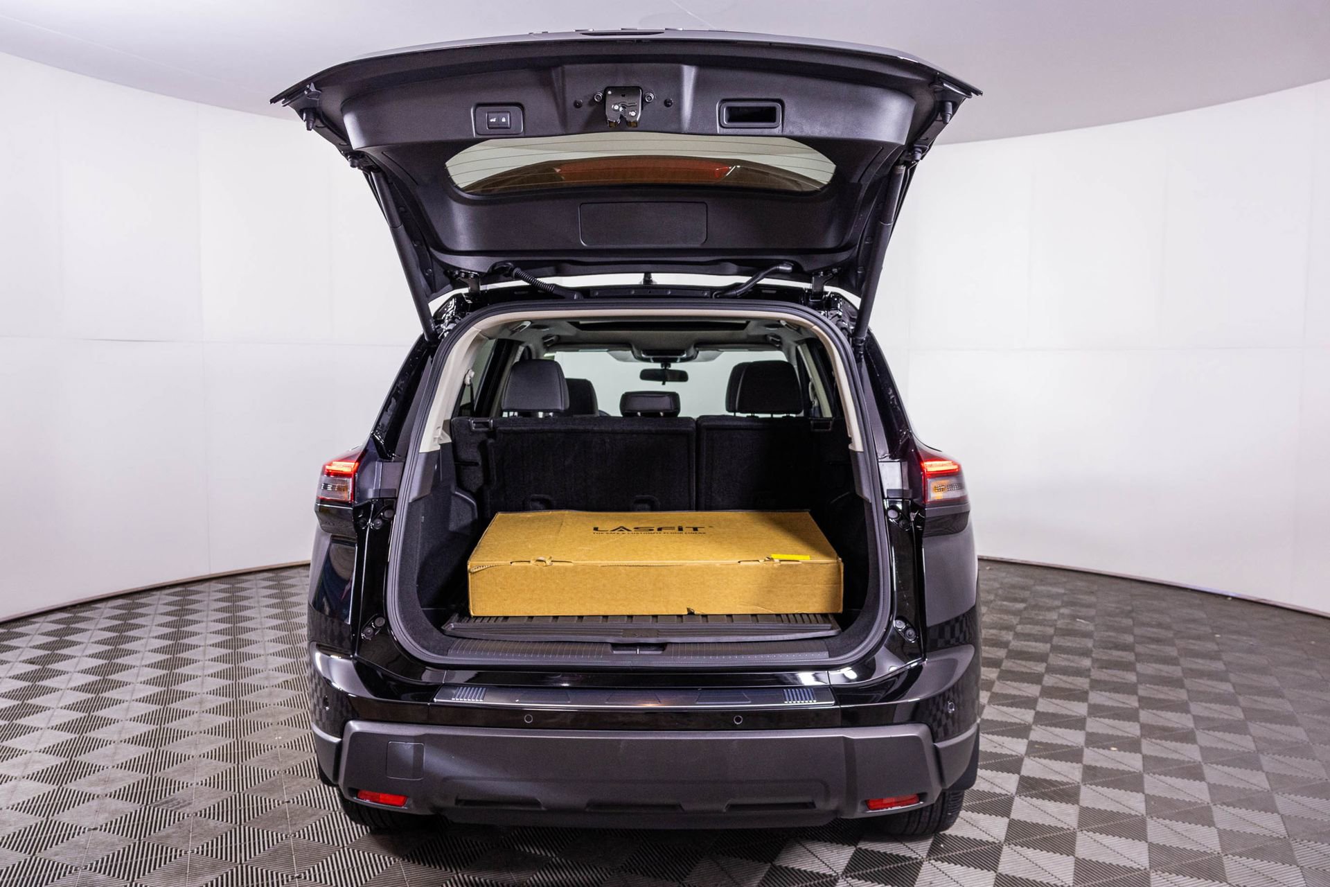 Used 2024 Nissan Rogue SV w/ SV Premium Package image 35