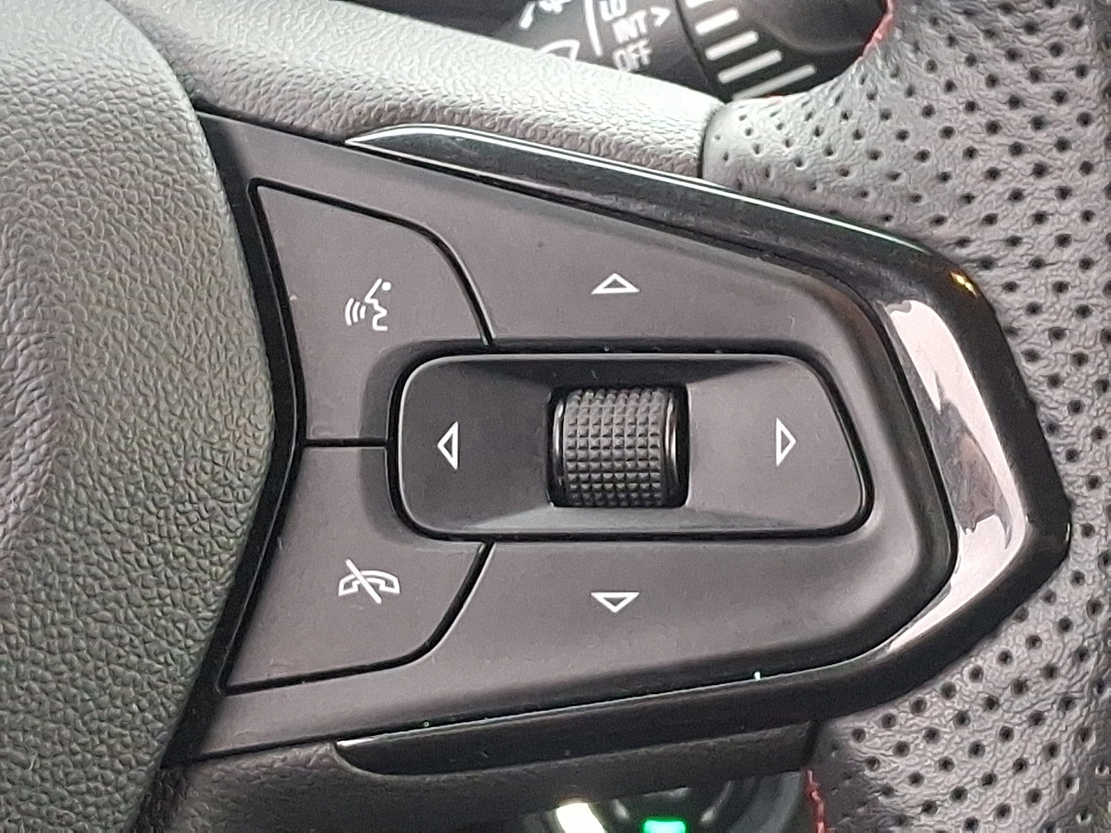 Used 2023 Chevrolet TrailBlazer RS w/ Convenience Package image 21