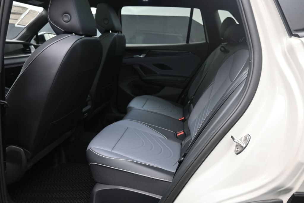 New 2026 Volkswagen Tiguan SE R-Line FWD image 21