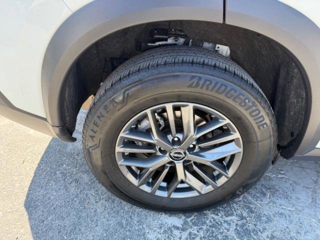 Used 2023 Nissan Rogue S image 14