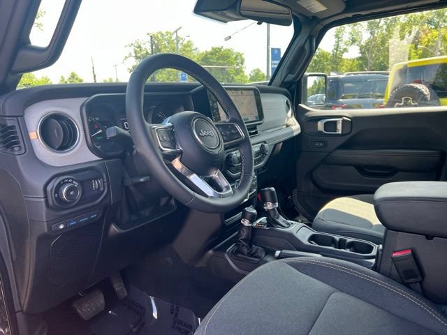 Used 2025 Jeep Wrangler Unlimited Sahara AWD/4WD image 2